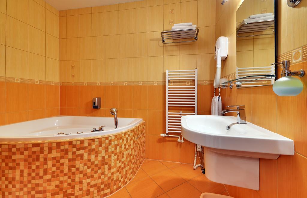Restaurace a penzion Kamenec Jilešovice Cameră foto
